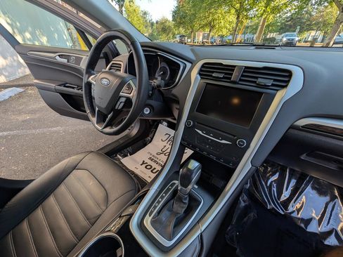 Used 2014 Ford Fusion SE w/ Equipment Group 502A FWD image 12