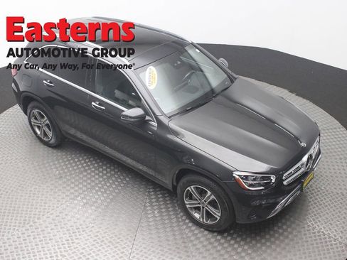 Used 2022 Mercedes-Benz GLC 300 4MATIC w/ Premium Package Lite image 3