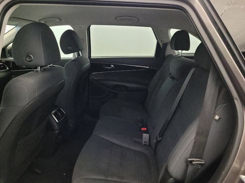 Used 2019 Kia Sorento AWD image 18