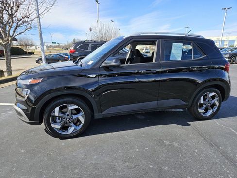 Used 2025 Hyundai Venue SEL image 3