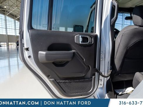 Used 2023 Jeep Gladiator Sport image 17