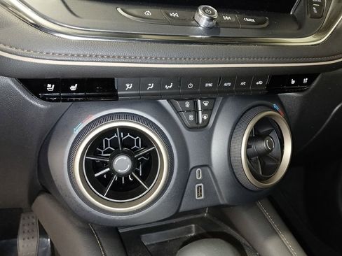 Used 2023 Chevrolet Blazer Premier image 21