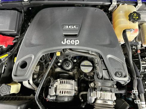 Used 2019 Jeep Wrangler Unlimited Sport S AWD/4WD image 32
