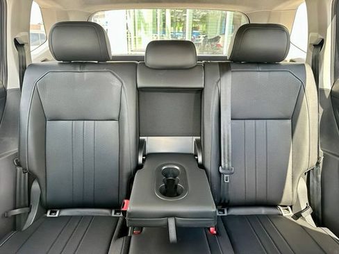 Used 2024 Volkswagen Tiguan SE AWD/4WD image 19