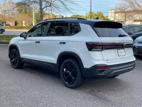 New 2026 Volkswagen Taos SE FWD image 25