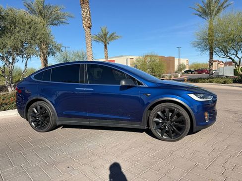 Used 2017 Tesla Model X 75D image 3