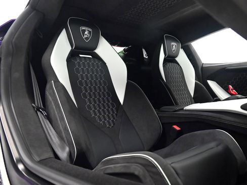 Used 2024 Lamborghini Revuelto AWD/4WD image 16