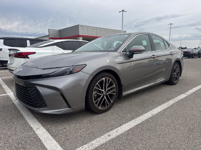 Used 2025 Toyota Camry XLE FWD image 1