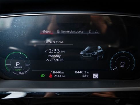 Used 2021 Audi e-tron Premium Plus w/ Premium Plus Package image 30