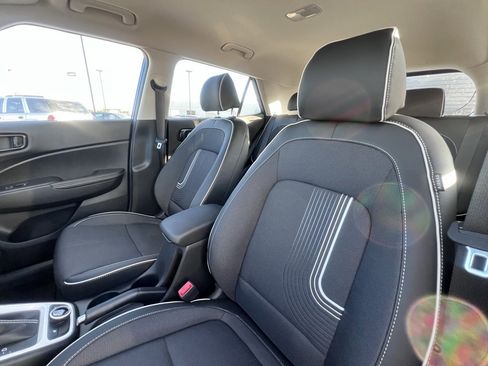 New 2025 Hyundai Venue Limited image 10
