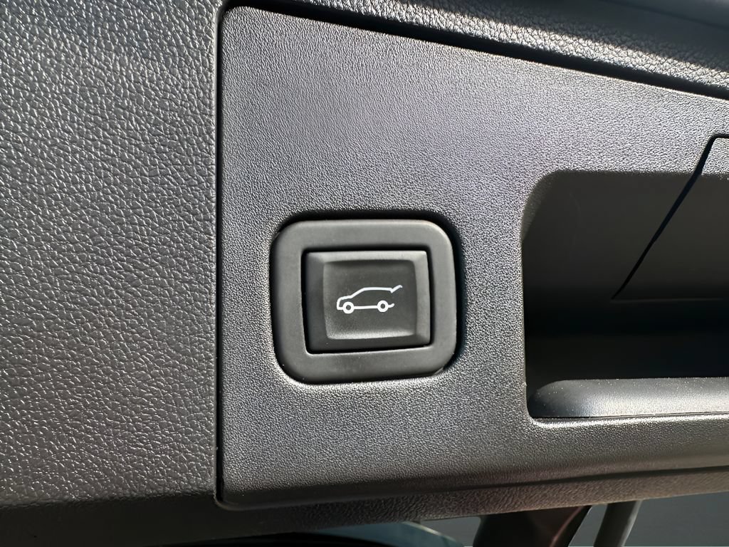 Used 2024 Cadillac XT4 Premium Luxury FWD image 11