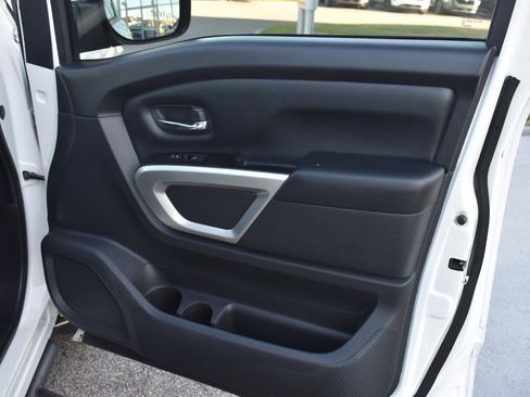 Used 2021 Nissan Titan SV w/ SV Convenience Package image 61