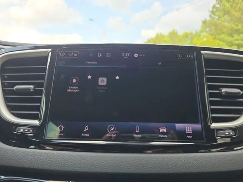 Used 2023 Chrysler Pacifica Touring-L FWD image 28