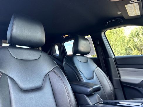 Used 2024 Jeep Compass Limited image 17