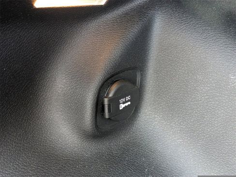 Used 2020 Jeep Cherokee Latitude Plus image 11