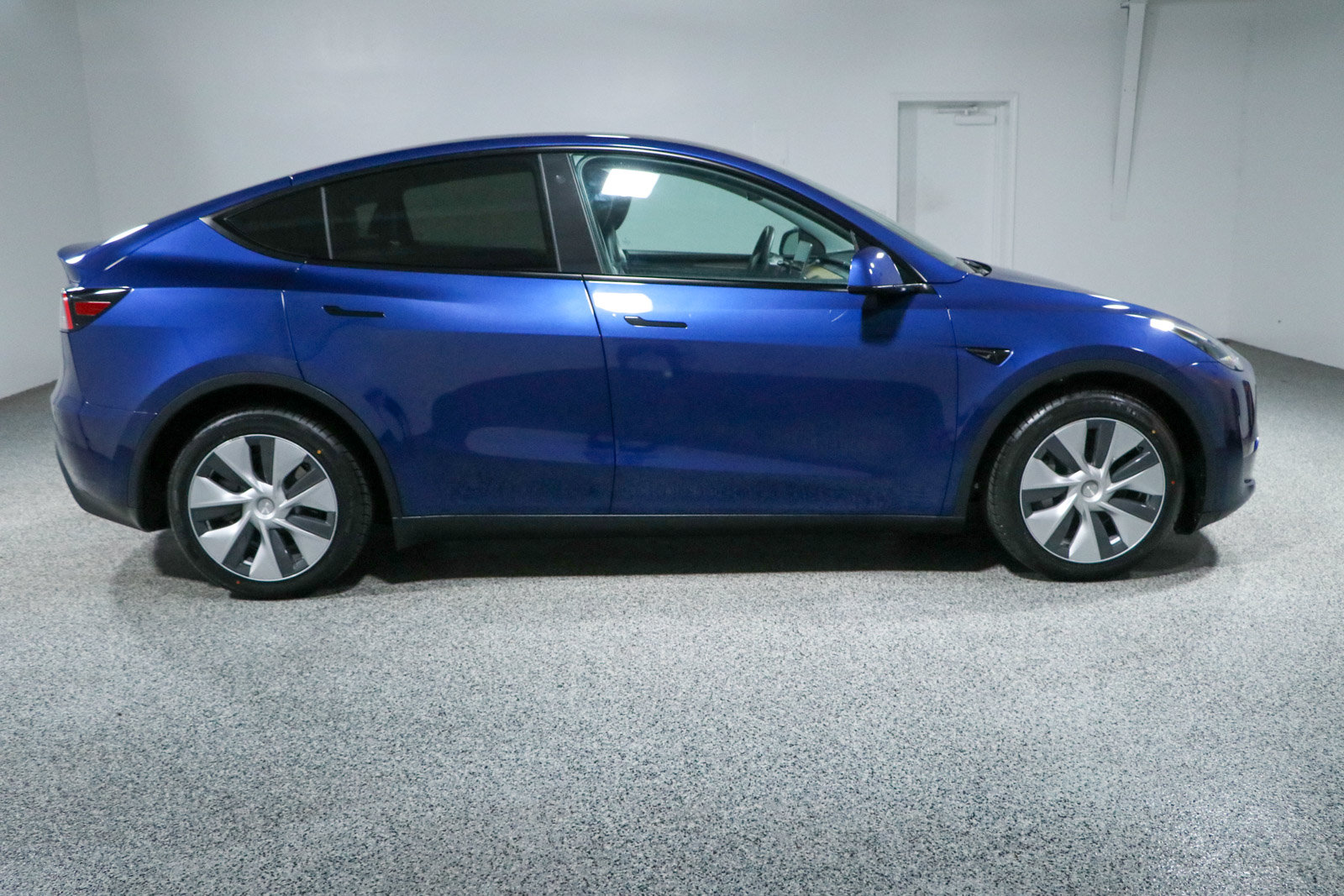 Used 2023 Tesla Model Y Long Range AWD/4WD image 6