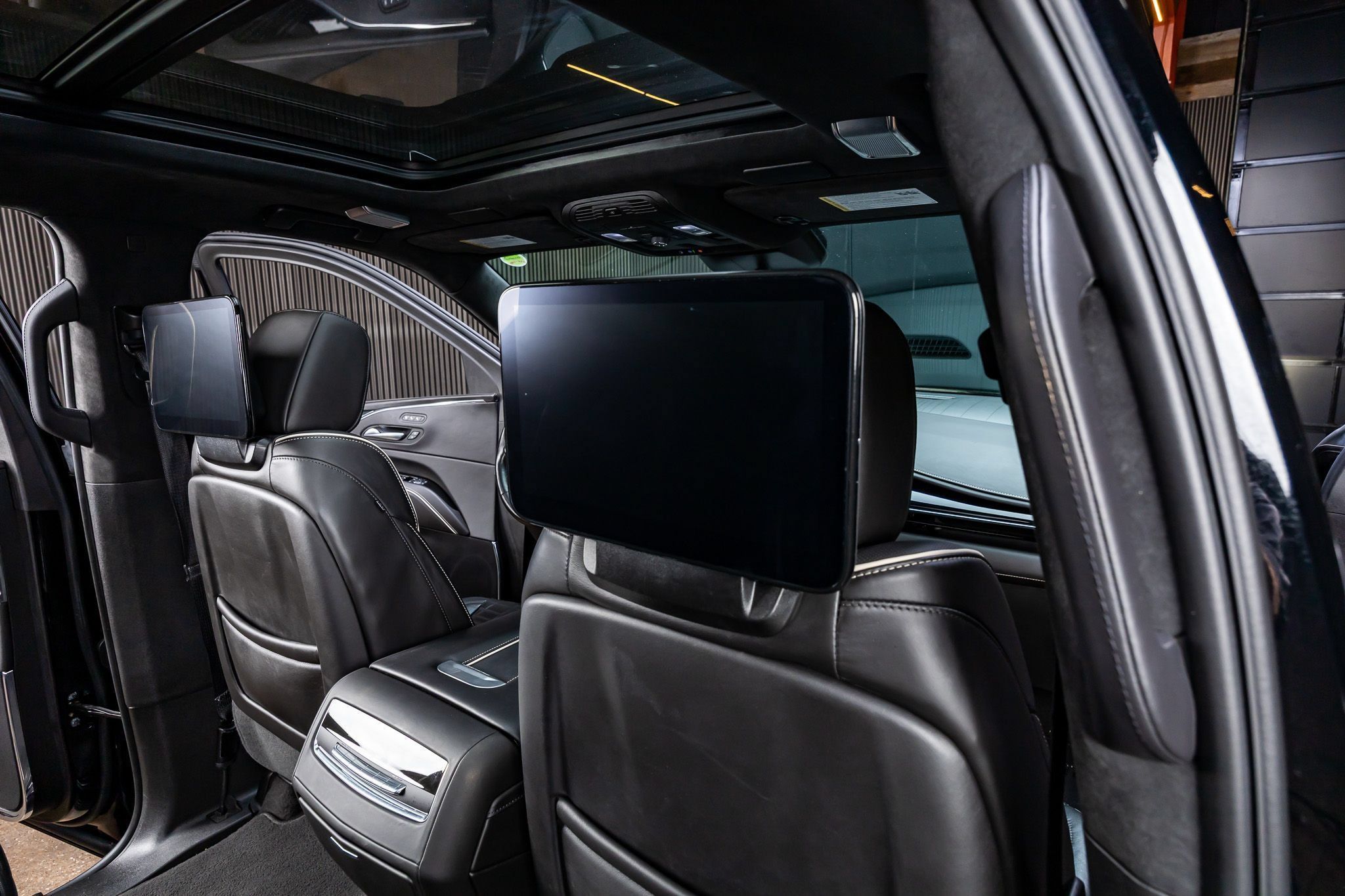 Used 2023 Cadillac Escalade ESV V AWD/4WD image 34