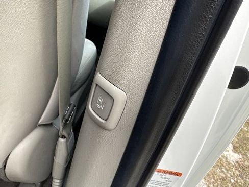 Used 2021 Kia Sedona LX image 14