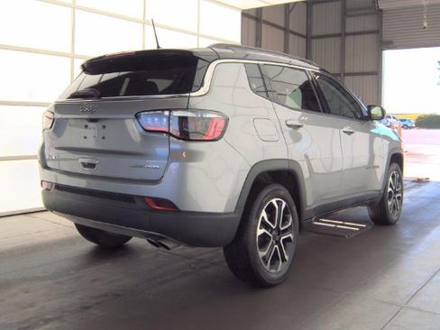 Used 2022 Jeep Compass Limited AWD/4WD image 5