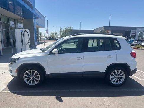 Used 2017 Volkswagen Tiguan Limited w/ Premium Package FWD image 2