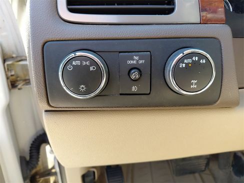 Used 2012 Chevrolet Avalanche LTZ image 30