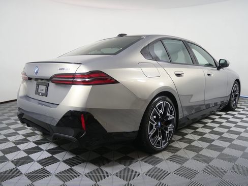 Used 2025 BMW i5 xDrive40 w/ Executive Package image 3