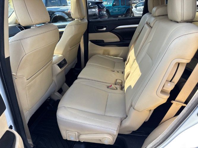 Used 2018 Toyota Highlander XLE FWD image 15