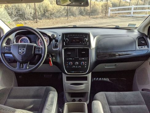 Used 2016 Dodge Grand Caravan SE w/ Quick Order Package 29E SE image 7