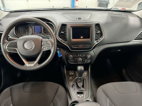 Used 2019 Jeep Cherokee Latitude w/ Popular Appearance Group AWD/4WD image 10
