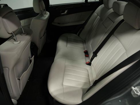 Used 2014 Mercedes-Benz E 250 BlueTEC Sedan image 26