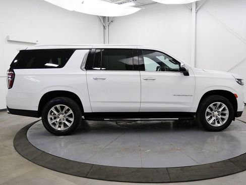 Used 2023 Chevrolet Suburban Premier AWD/4WD image 8