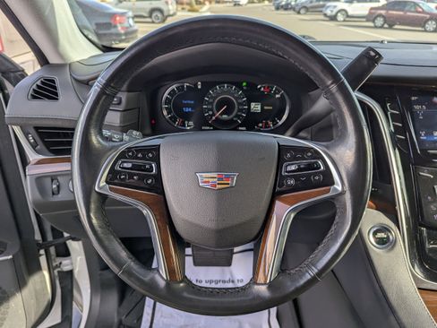 Used 2020 Cadillac Escalade Premium Luxury image 17