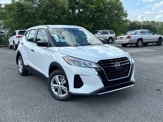 New 2025 Nissan Kicks Play S video 2