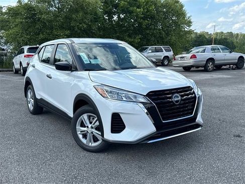 New 2025 Nissan Kicks Play S image 2