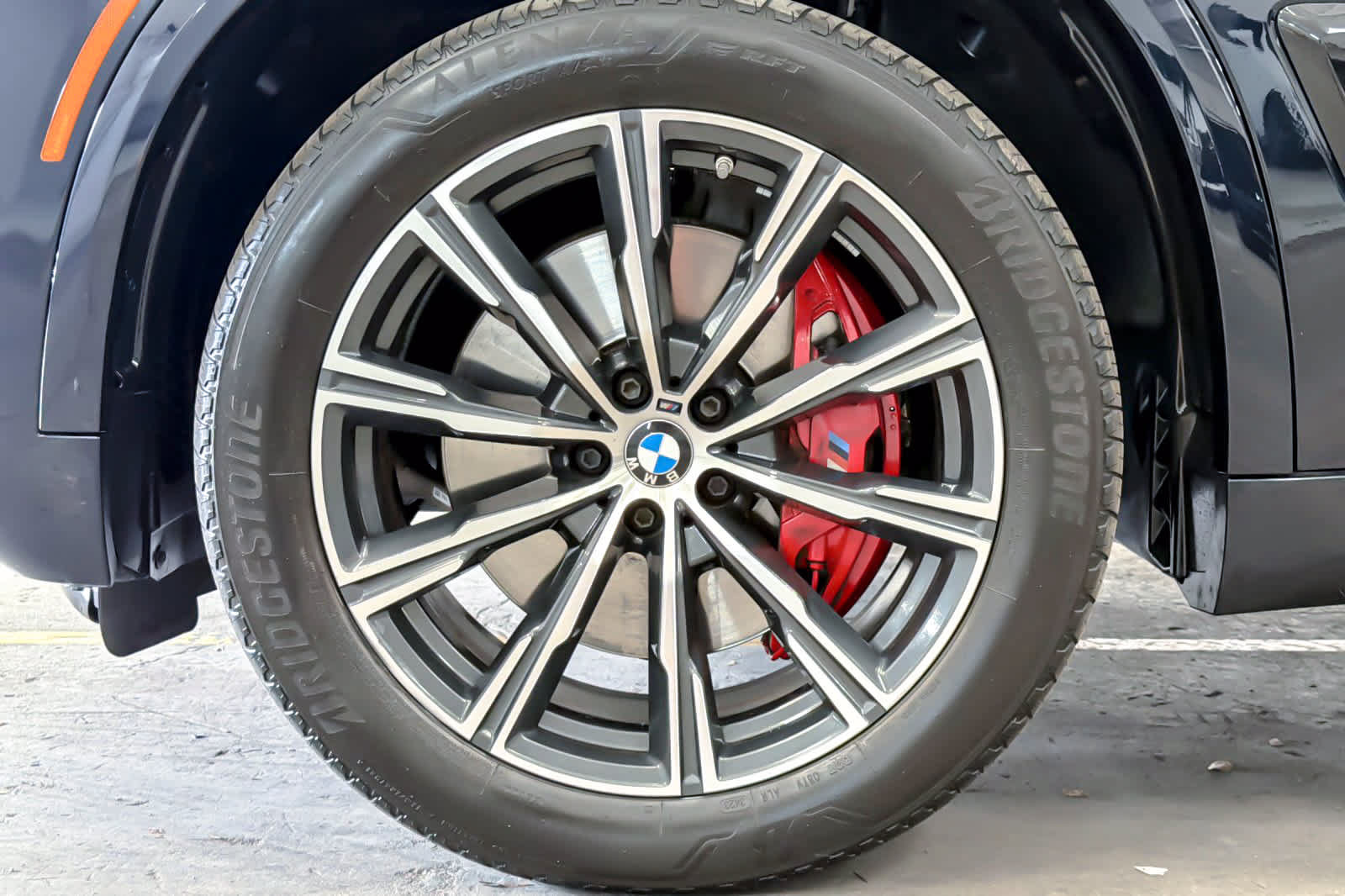Used 2024 BMW X5 xDrive40i w/ M Sport Package AWD/4WD image 27