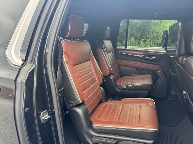 Used 2023 GMC Yukon XL Denali Ultimate AWD/4WD image 28