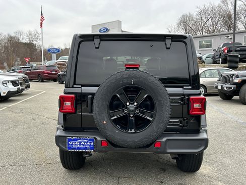 Used 2021 Jeep Wrangler Unlimited Sahara image 3