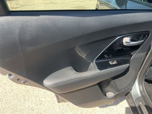 Used 2018 Kia Niro EX w/ EX Premium Package image 10