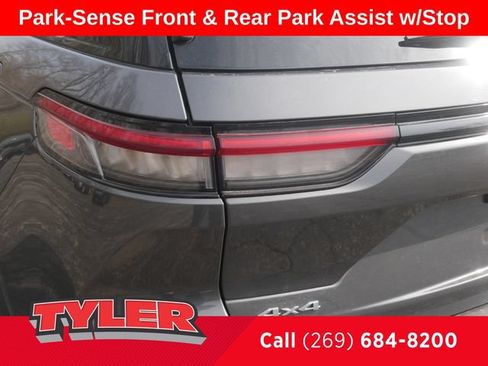 Certified 2022 Jeep Grand Cherokee Limited w/ Luxury Tech Group II AWD/4WD image 12