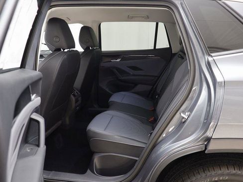 New 2025 Volkswagen Tiguan SE image 13