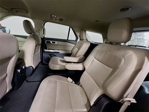 Used 2022 Ford Explorer XLT image 23
