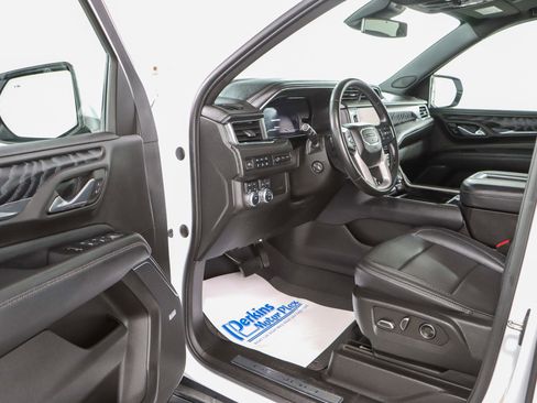 Used 2023 GMC Yukon Denali image 3