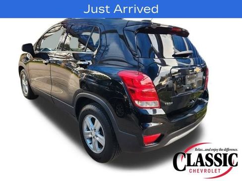 Used 2020 Chevrolet Trax LT w/ LT Convenience Package image 11