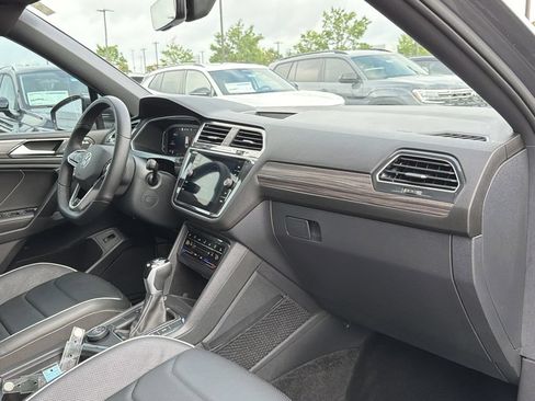 Used 2024 Volkswagen Tiguan SEL R-Line w/ MDO Package, Two-Row AWD/4WD image 19