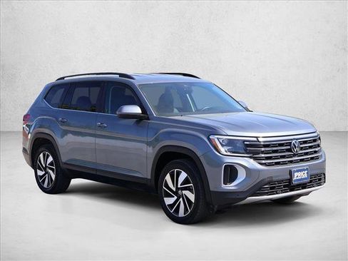 Used 2025 Volkswagen Atlas SE AWD/4WD image 3