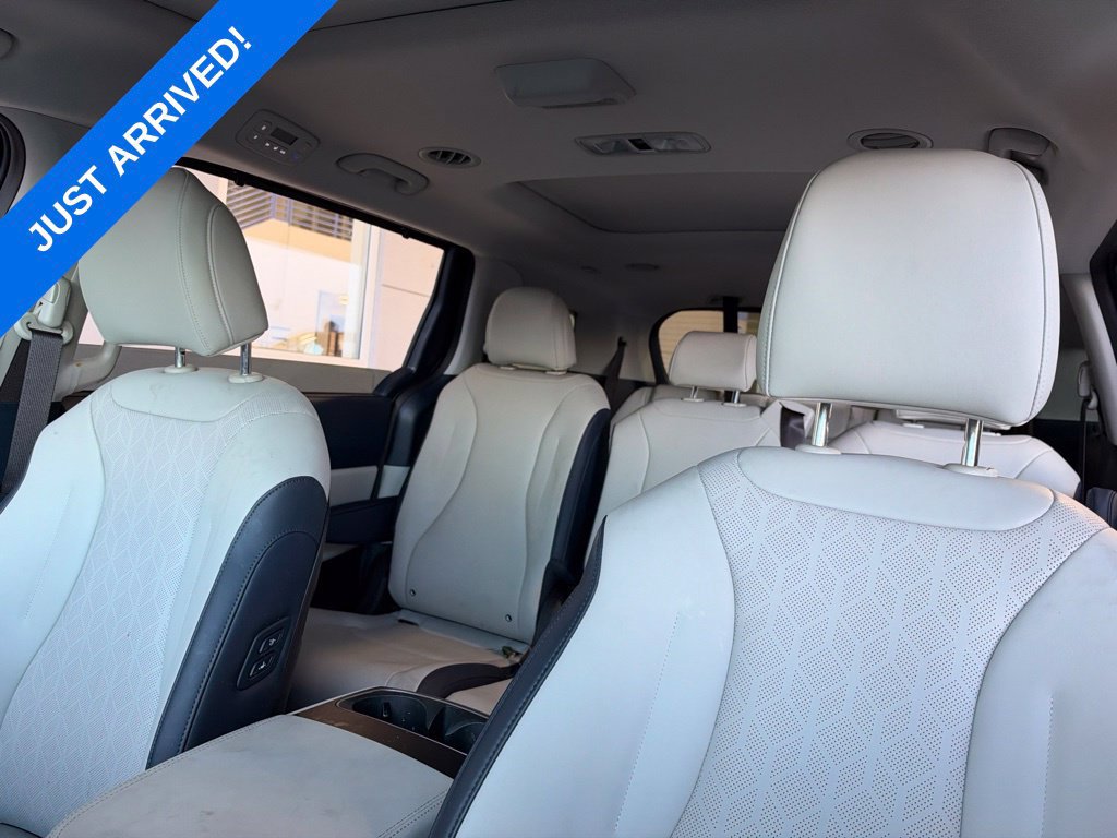 Used 2026 Kia Carnival SX w/ SX Dark Edition Package FWD image 5