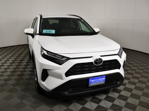 Used 2025 Toyota RAV4 XLE AWD/4WD image 3