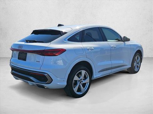 Used 2025 Audi Q5 Premium Plus w/ Premium Plus AWD/4WD image 5