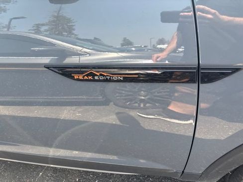 Used 2025 Volkswagen Atlas Peak Edition SE AWD/4WD image 23