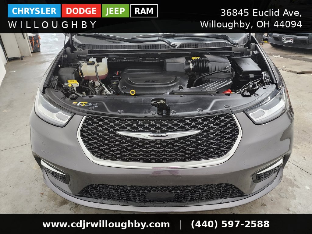 Used 2023 Chrysler Pacifica Touring-L AWD/4WD image 37